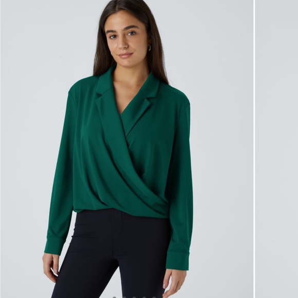 HALARA Tops - Halara NWT #656 Notched Collar Crossover Long Sleeve Work Shirt